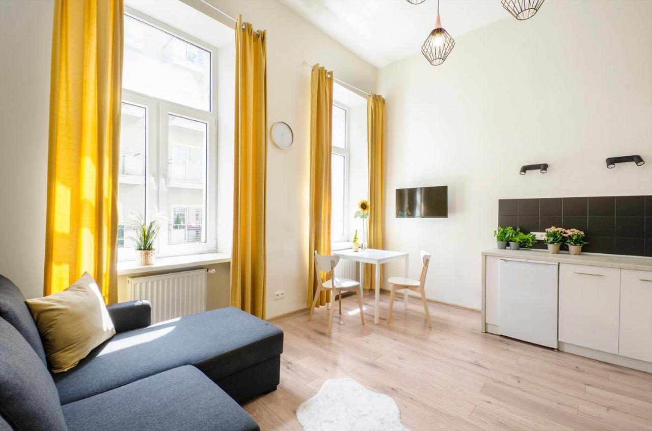 Cozy Apartments On Sierpnia Street 우치 외부 사진